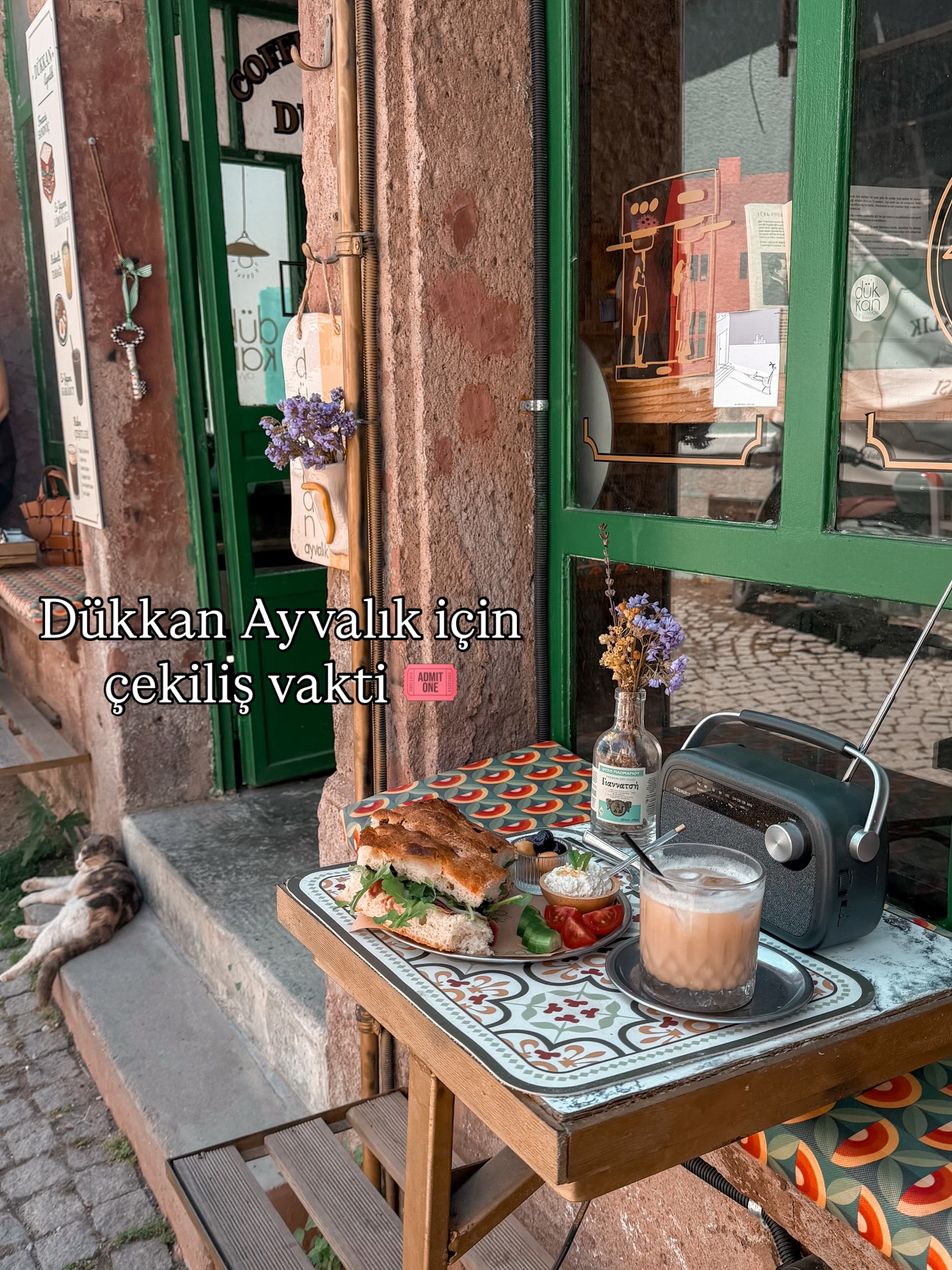 Dükkan Ayvalık’tan sıcak bir kare